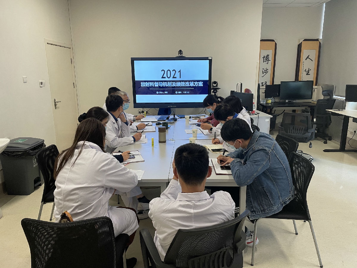 爱游戏体育-包含清晨意甲传出新动向，上海海港扳平良机，管理层表态——球迷炸锅，医务组通报恢复的词条