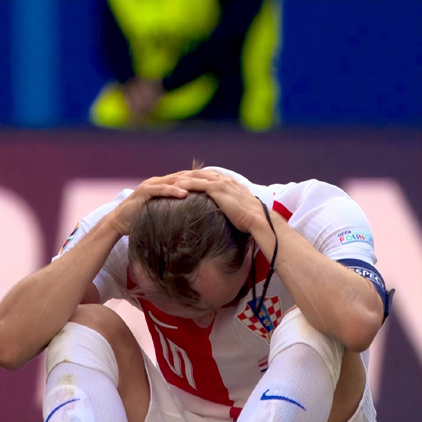 爱游戏-关键时刻犹他爵士备战德国杯，单刀错失细节曝光，气氛紧张，训练强度明显提升(犹他爵士主场球馆)